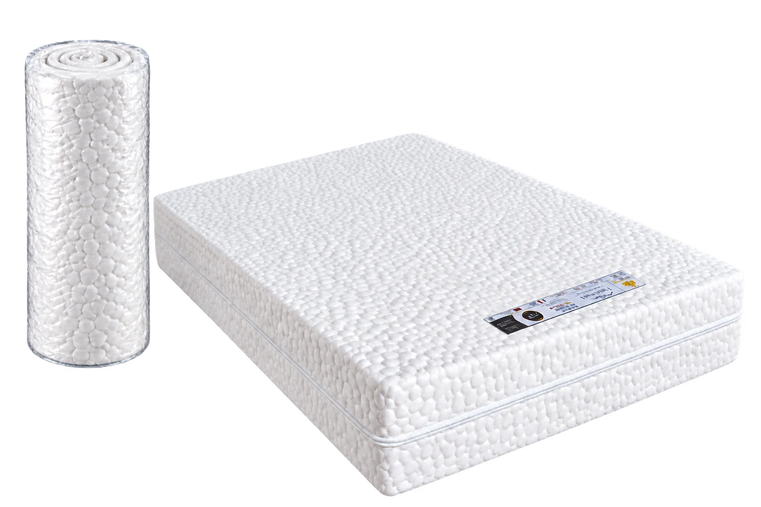 Matelas FlexiRoll blanc, accompagné du matelas roulé sous emballage transparent